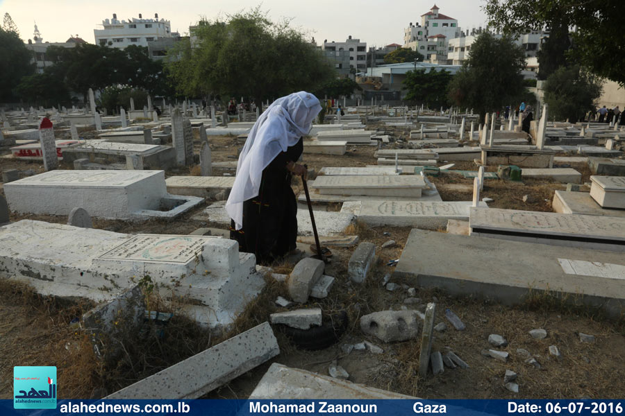 زيارة الشهداء في غزة - عيد الفطر - 06-07-2016